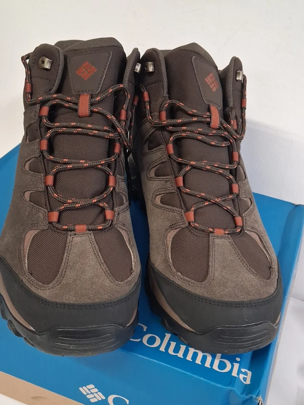 NWT Mens Columbia Outlander Crest Waterproof Boots